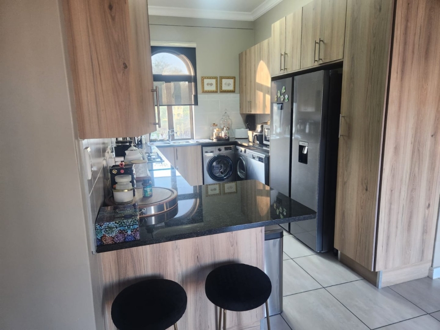 To Let 4 Bedroom Property for Rent in Ifafi North West